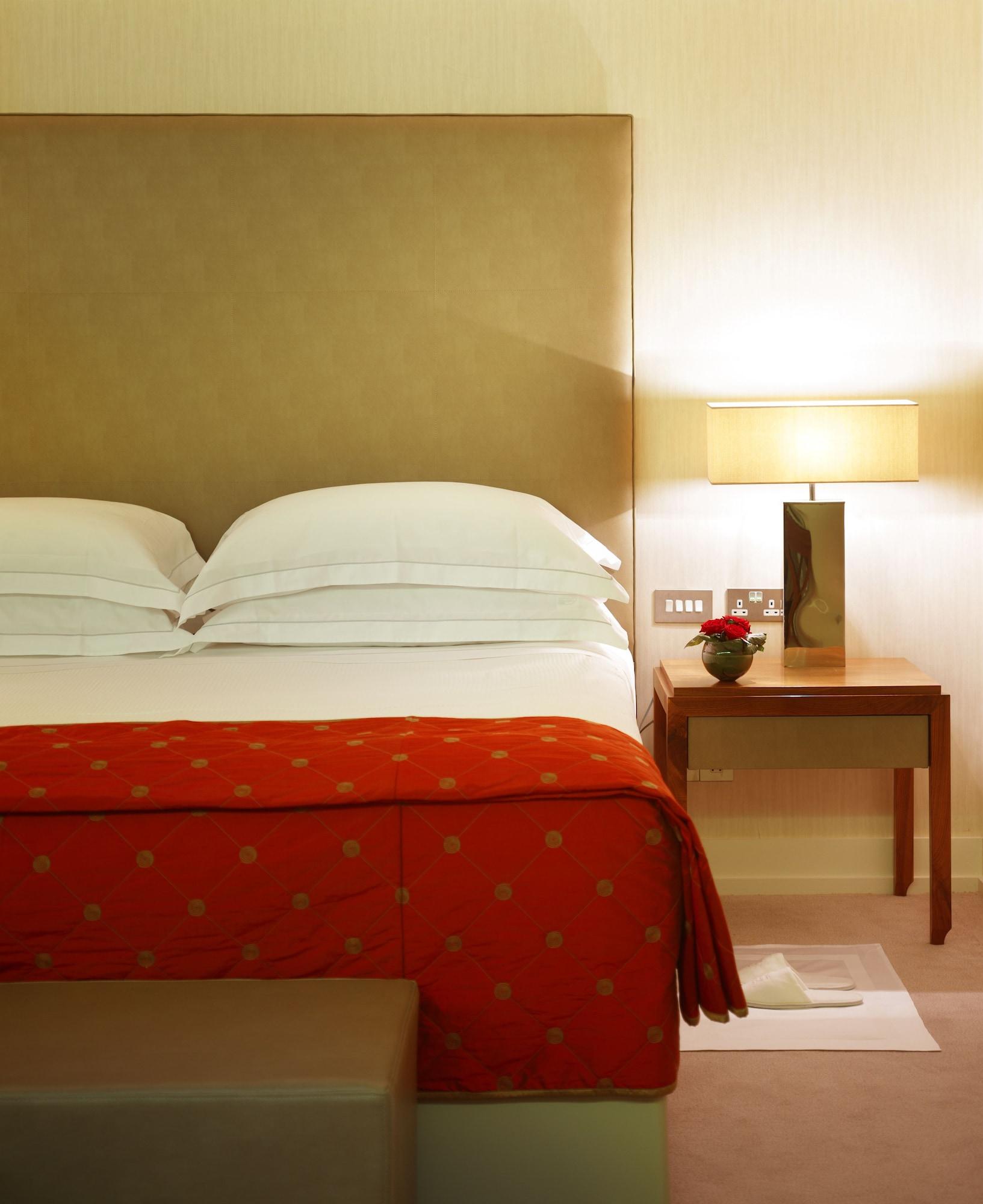 Aghadoe Heights Hotel & Spa Cill Airne Exteriör bild A bedroom at the hotel
