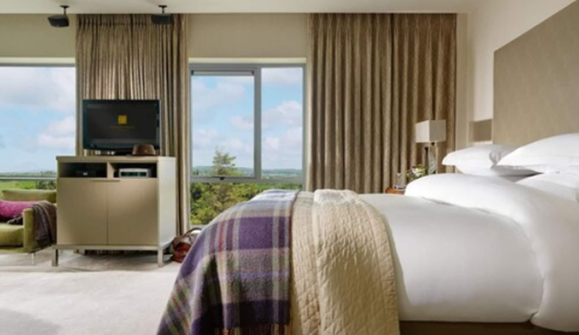 Aghadoe Heights Hotel & Spa Cill Airne Exteriör bild A bedroom at the hotel