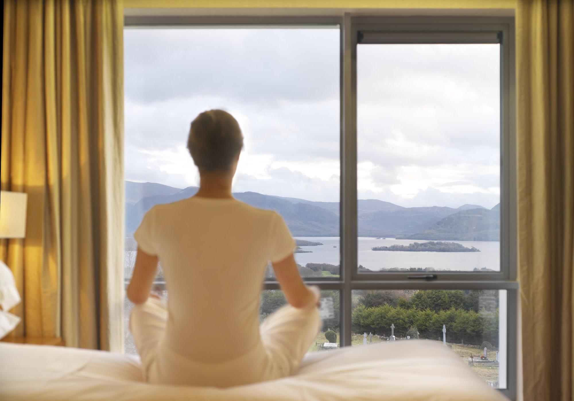 Aghadoe Heights Hotel & Spa Cill Airne Exteriör bild A woman meditating